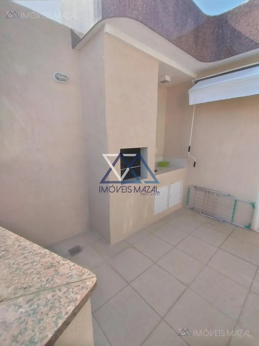 Glass-enclosed balcony in a one-bedroom apartment, 102 m² — photo 33