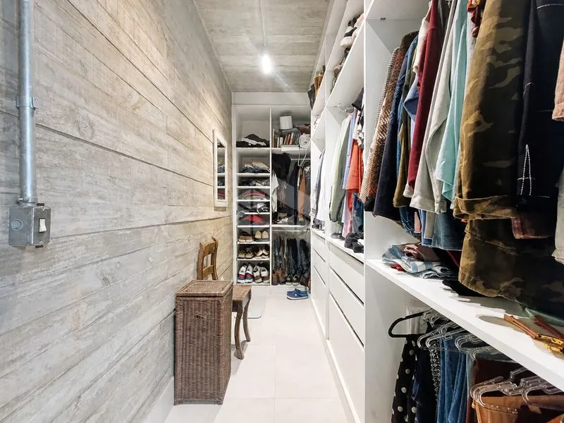 2-bedroom house with a glass-enclosed balcony — photo 38
