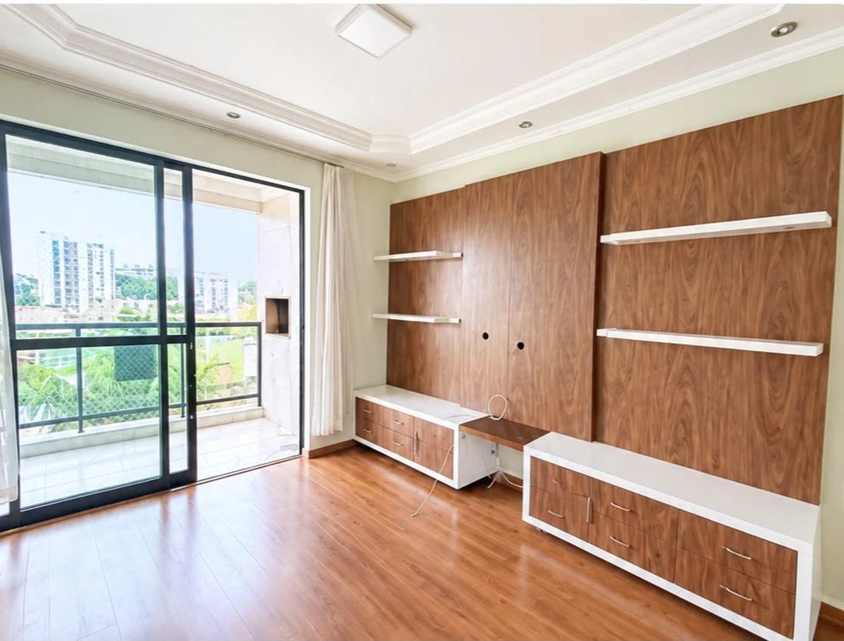 Furnished apartment, 90 m², with a walk-in closet