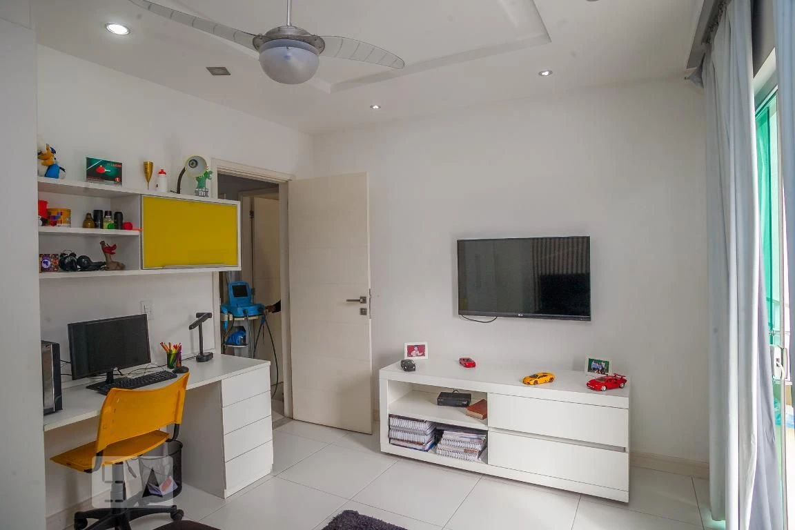 Власний басейн та 4 спальні: будинок 330 м² — photo 15