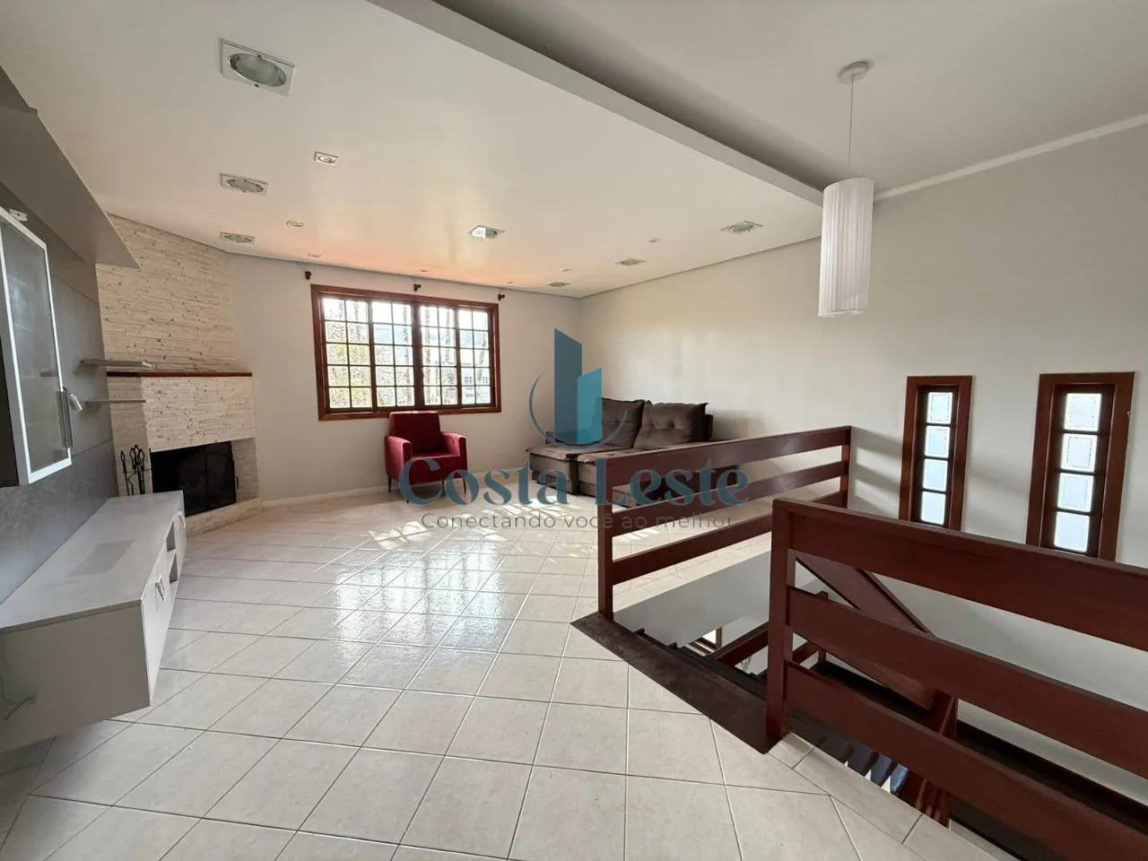 4-bedroom house with a fireplace in Florianópolis — photo 3