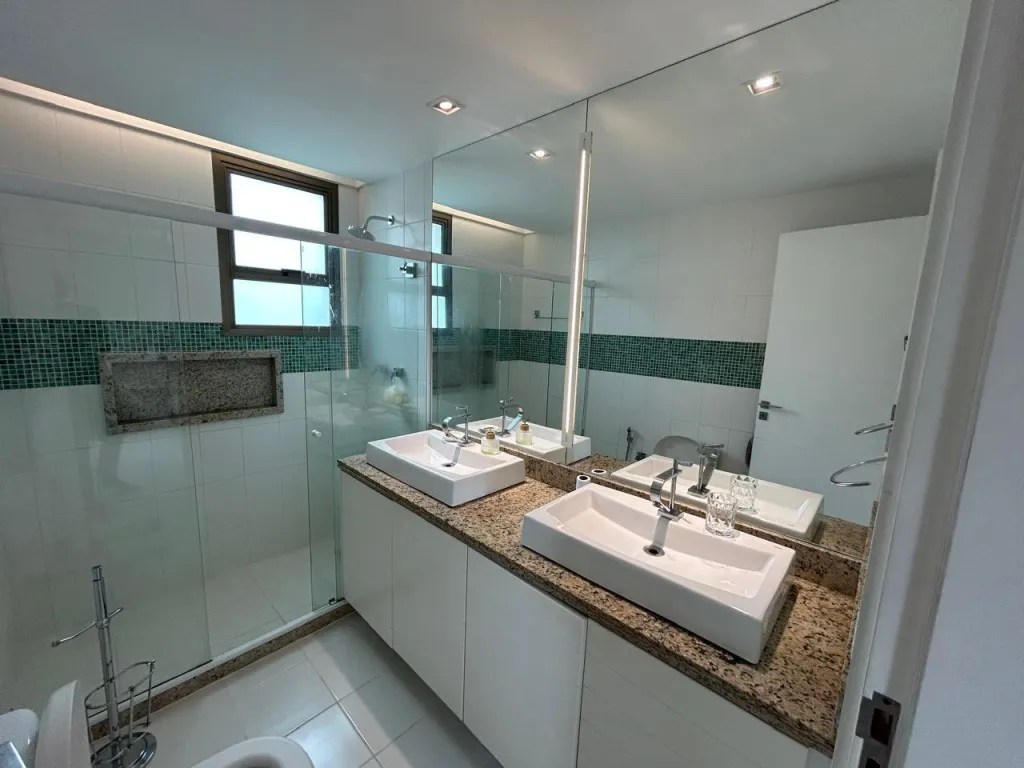 179 m² furnished apartment with 3 en-suites and 4 baths — photo 24