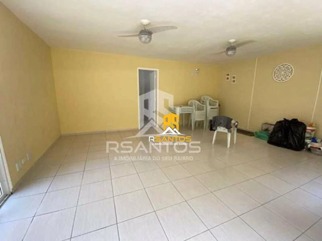 2-bedroom apartment in a building with a pool — photo 23