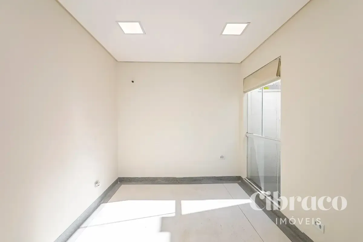 Unfurnished house with 200 m² and a gas kitchen