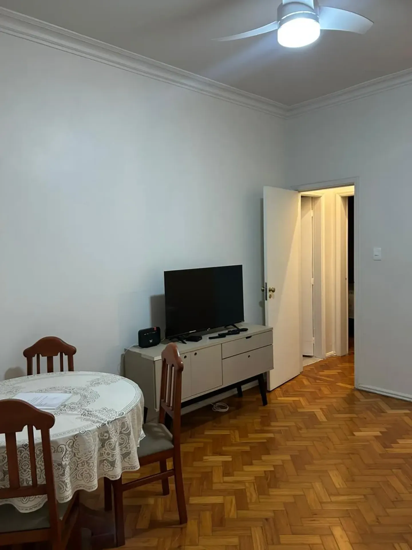 Apartment on the 6th floor with wood or laminate floors — photo 9
