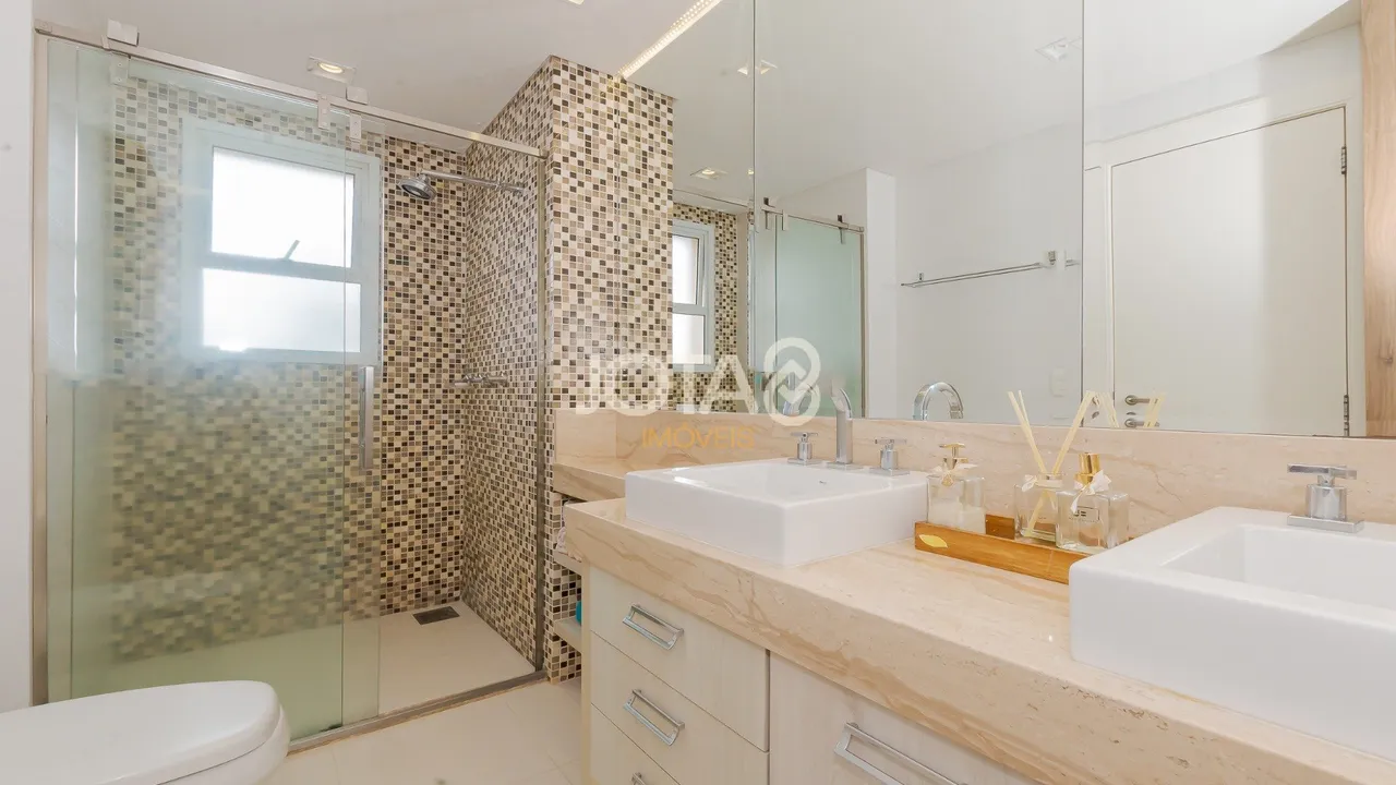 298 m² apartment with 3 en-suite bedrooms and balcony — photo 20