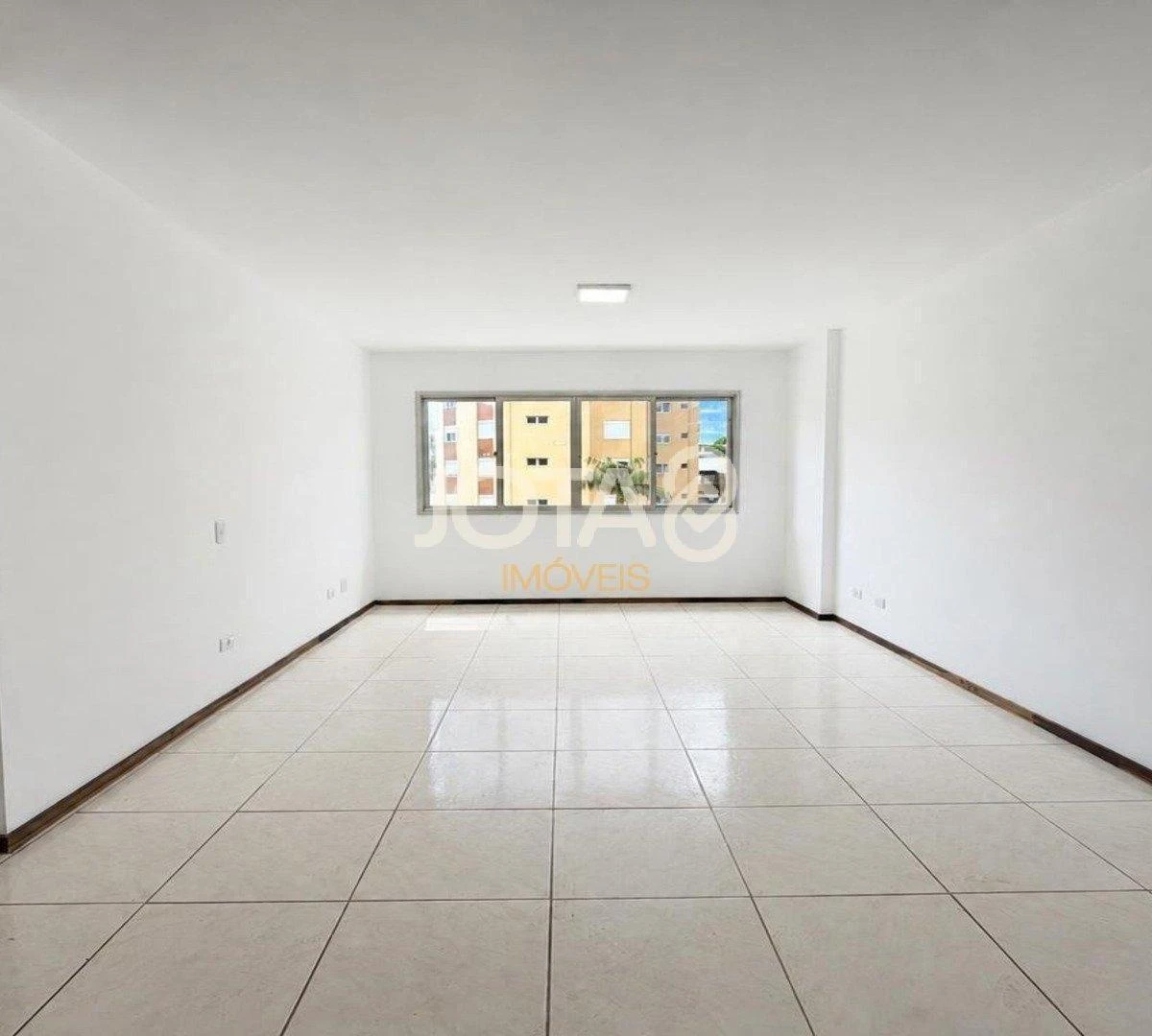3-bedroom apartment in a building with a gym — photo 15