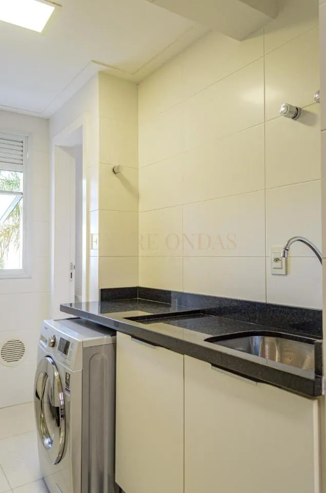 Furnished 2-bedroom apartment with open-plan kitchen — photo 10