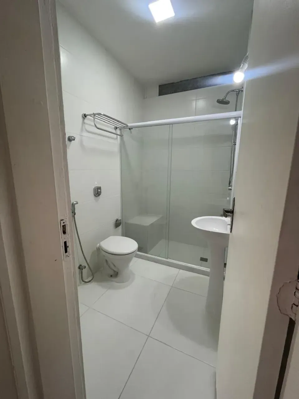 Unfurnished apartment with 2 bedrooms and 2 bathrooms — photo 15