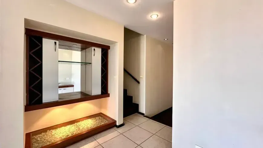 Квартира з 3 спальнями та заскленим балконом — photo 25