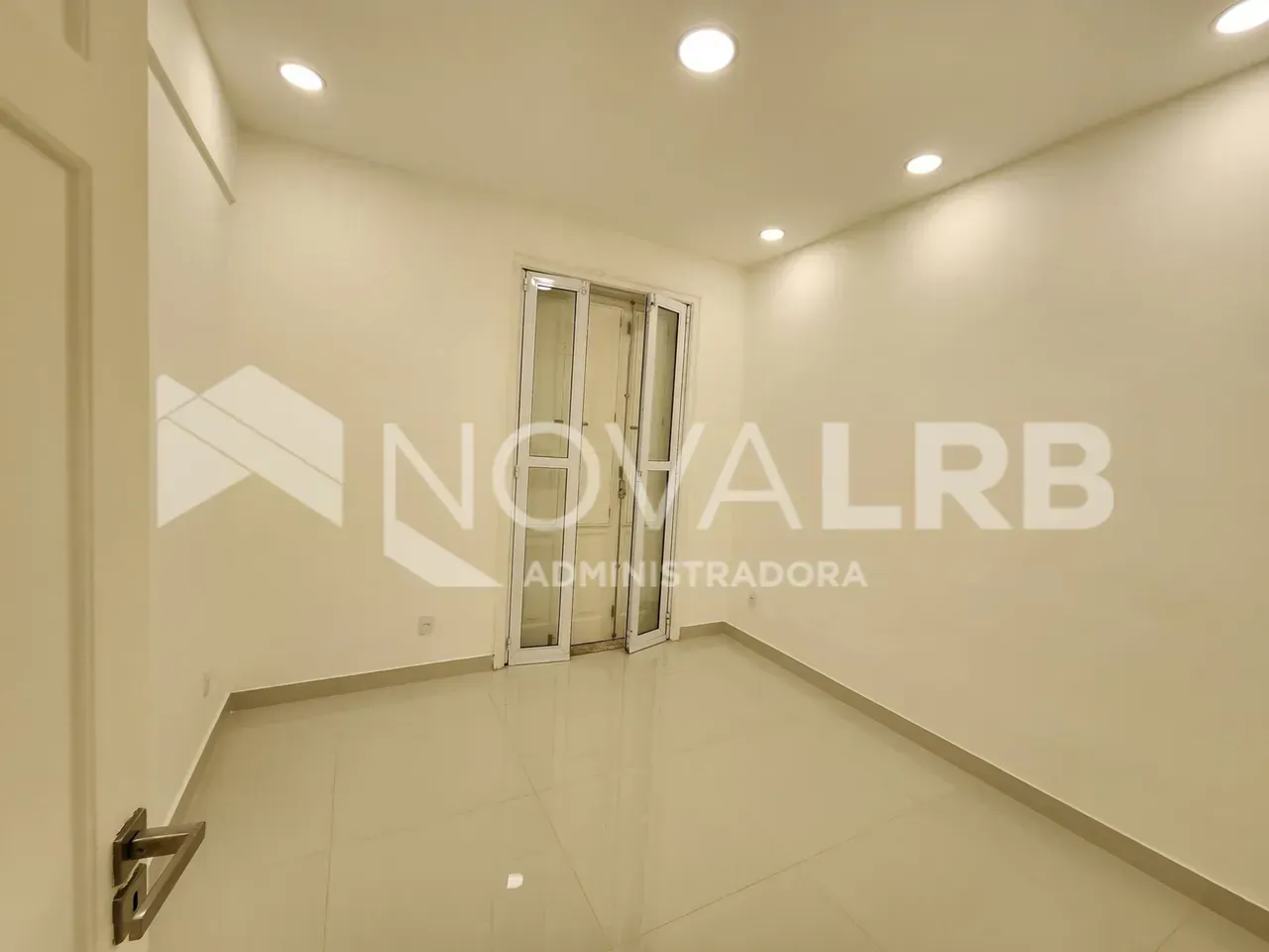 3-bedroom apartment with 90 m² and closed kitchen — photo 11