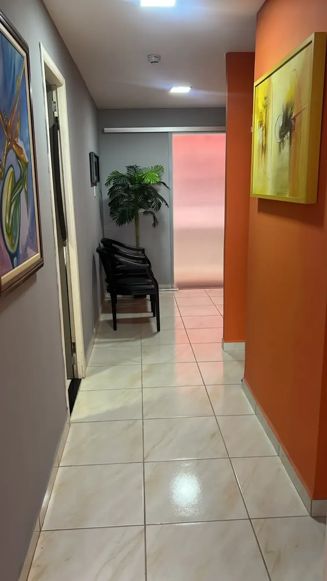 Estudio sin amueblar en el 6º piso con 1 plaza y balcón — photo 4