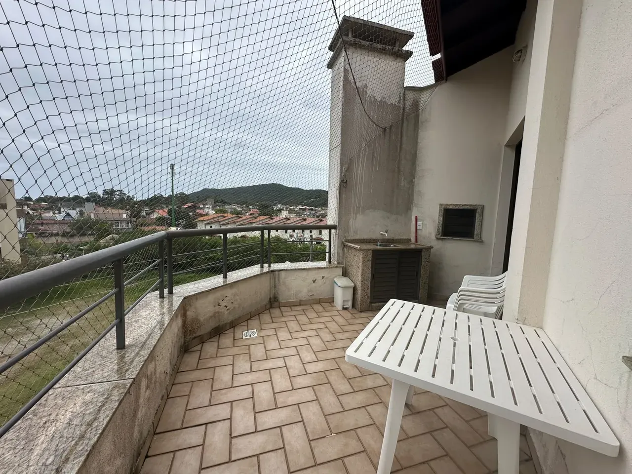 One-bedroom apartment with a water view in Florianópolis — photo 8
