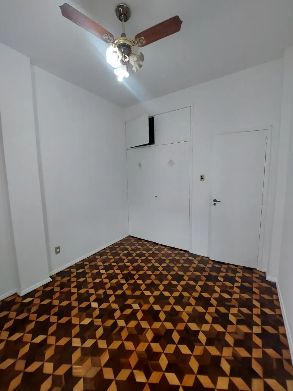 3-bedroom apartment with built-in wardrobes — photo 12