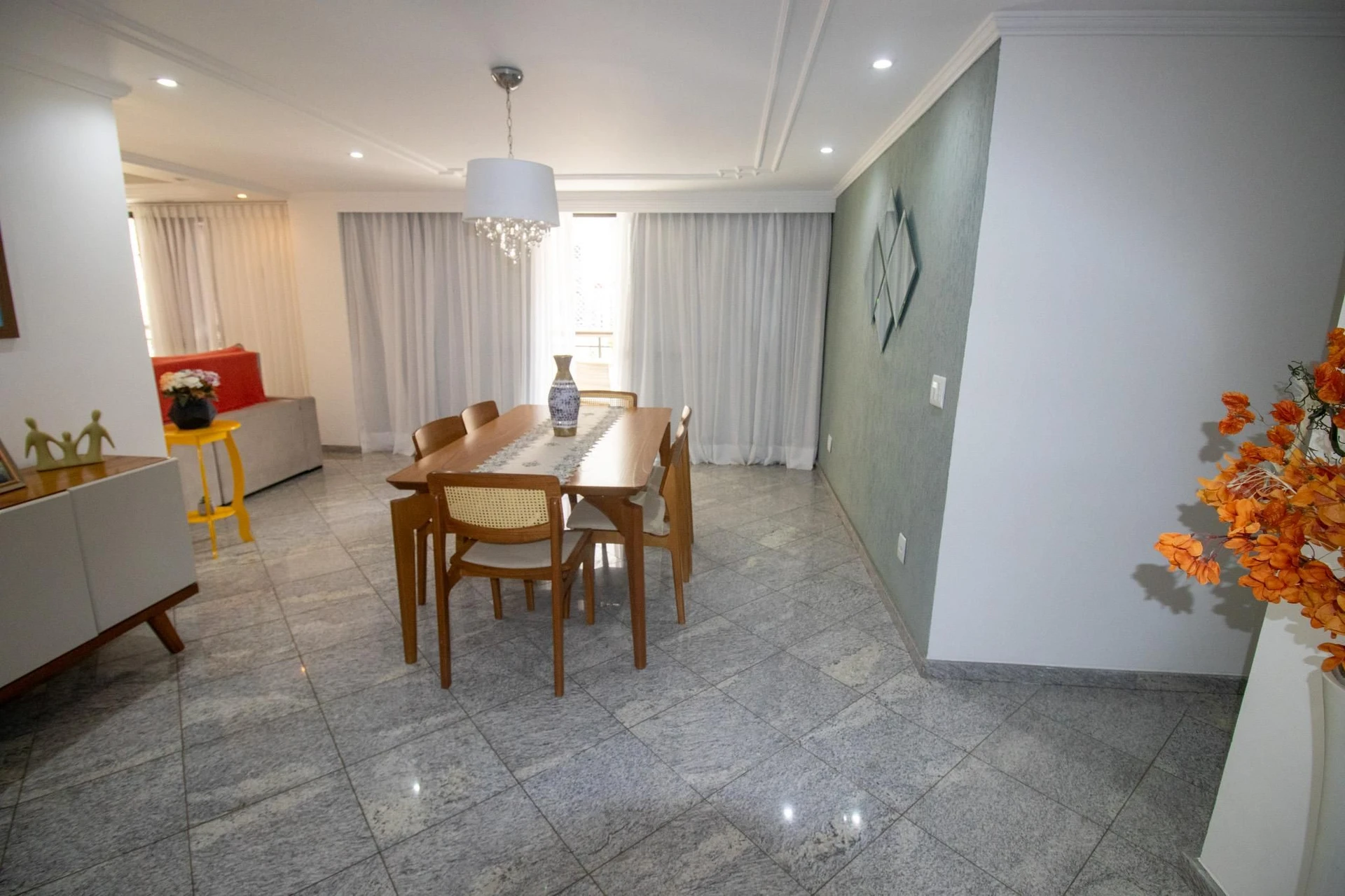 Furnished apartment with 3 bedrooms and a balcony — photo 11