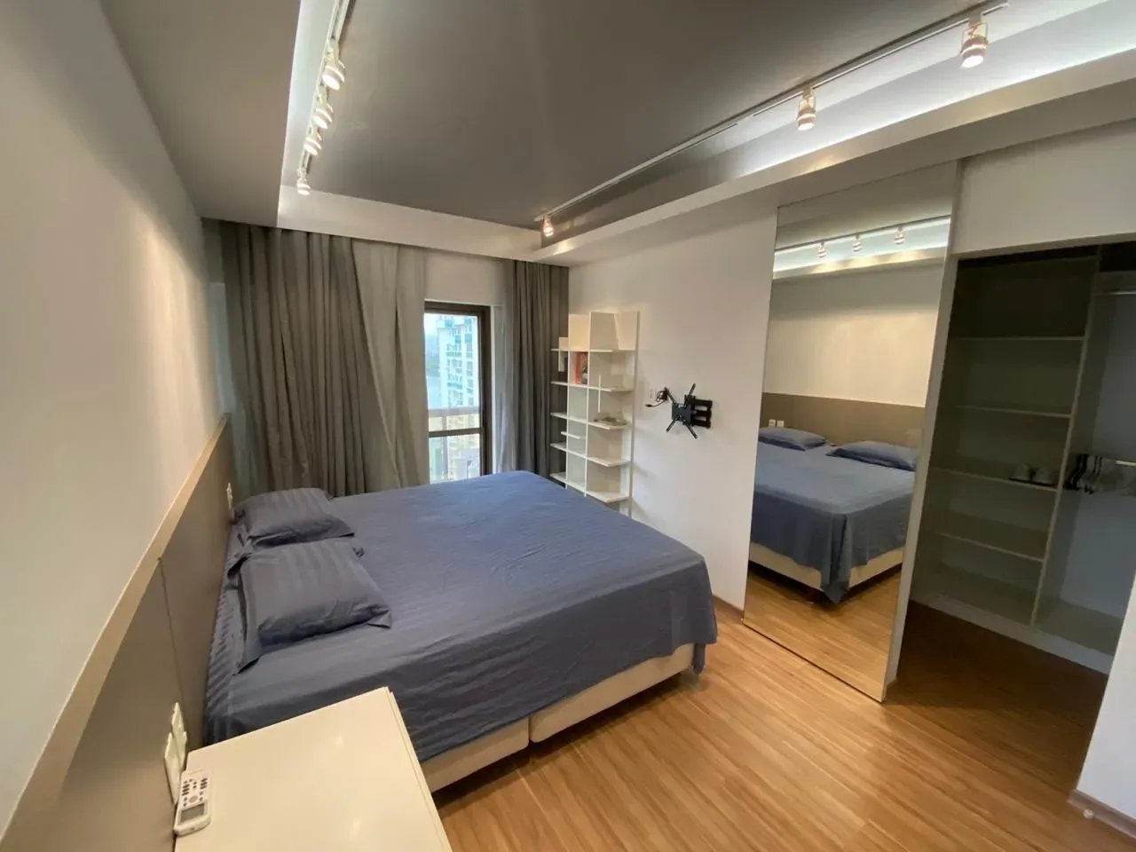 Apartment on the 13th floor with a glass-enclosed balcony — photo 15