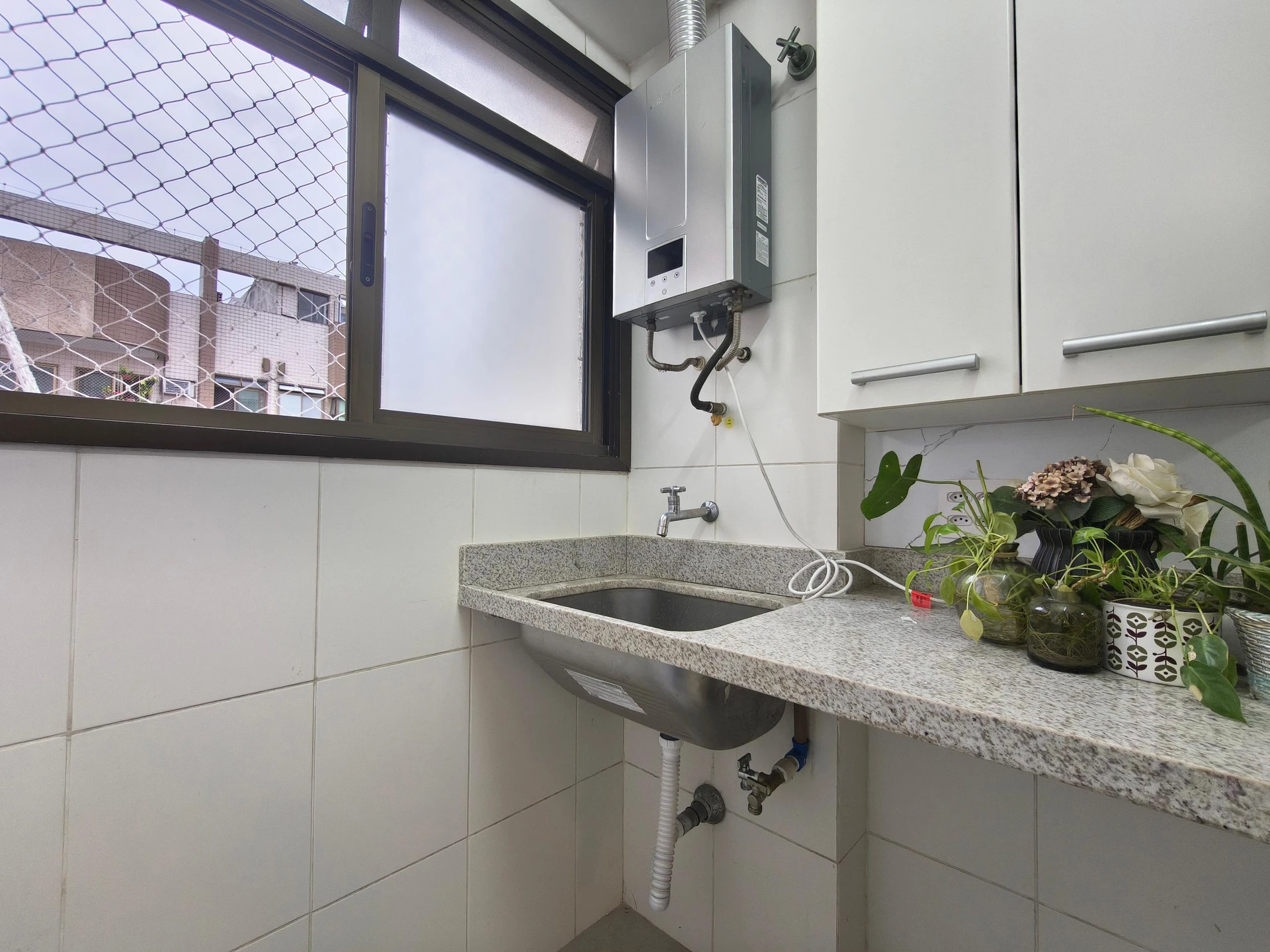 Floor-to-ceiling windows in a 3-bedroom apartment, 140 m² — photo 25