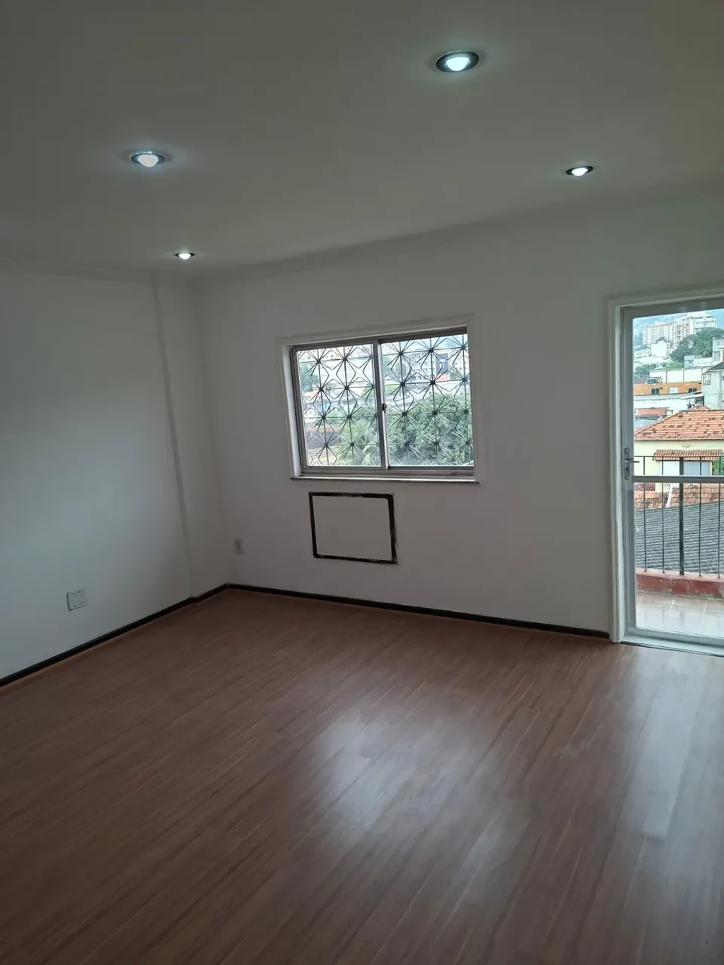 2-bedroom apartment with a mountain view in Rio de Janeiro — photo 26