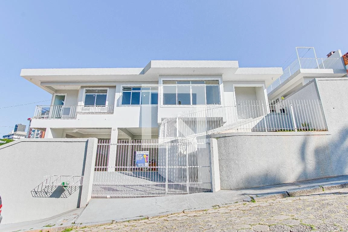 4-bedroom house with a garden in Florianópolis — photo 45