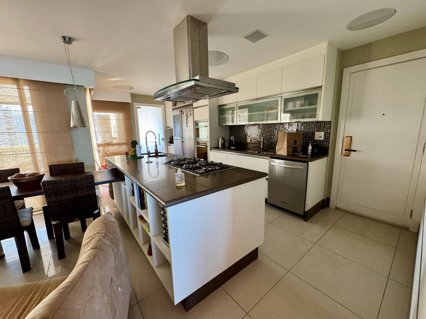 Apartamento mobiliado com 4 quartos e 260 m² — photo 28
