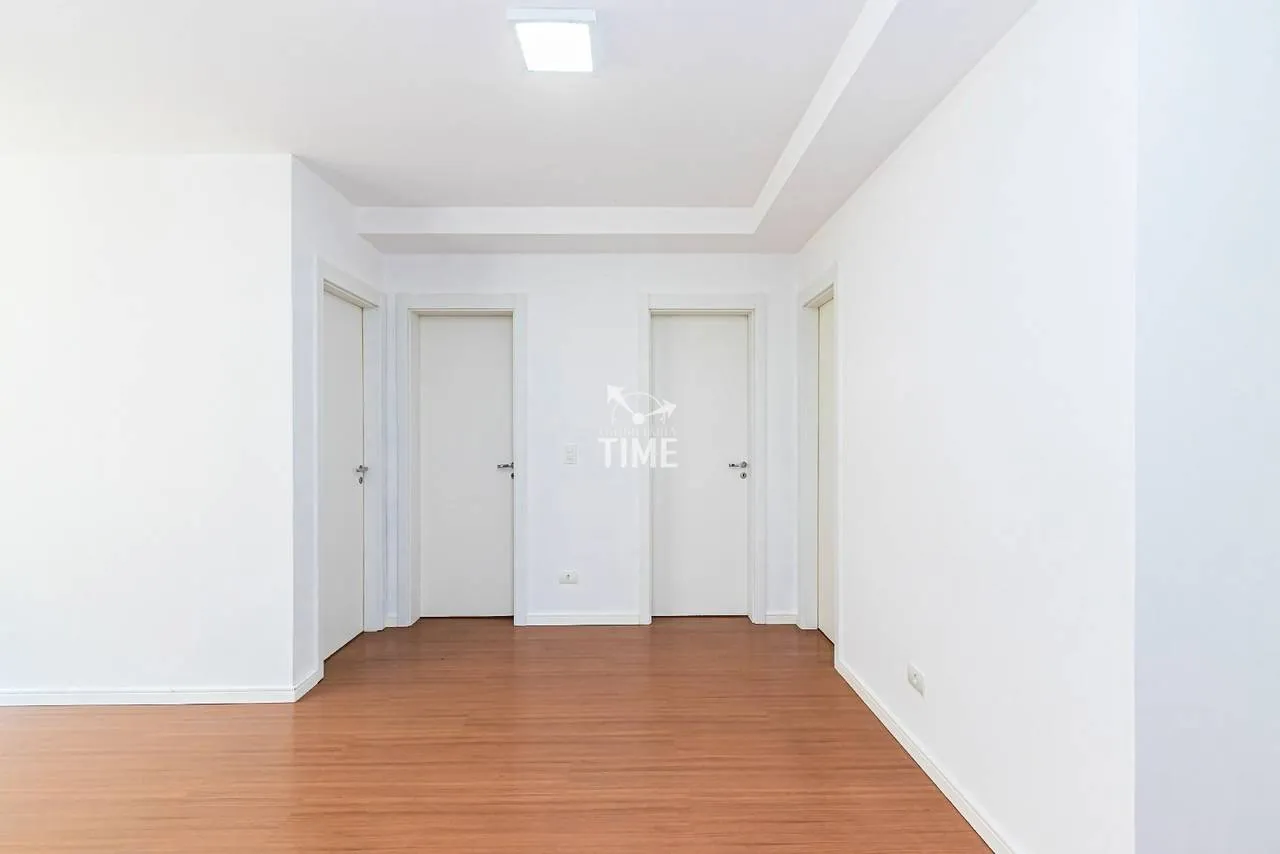 Wood or laminate floors in a 3-bedroom apartment, 78 m² — photo 7