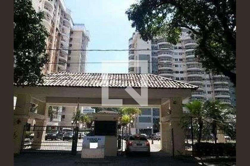 221 m² rental apartment with 4 bedrooms and a balcony — photo 24