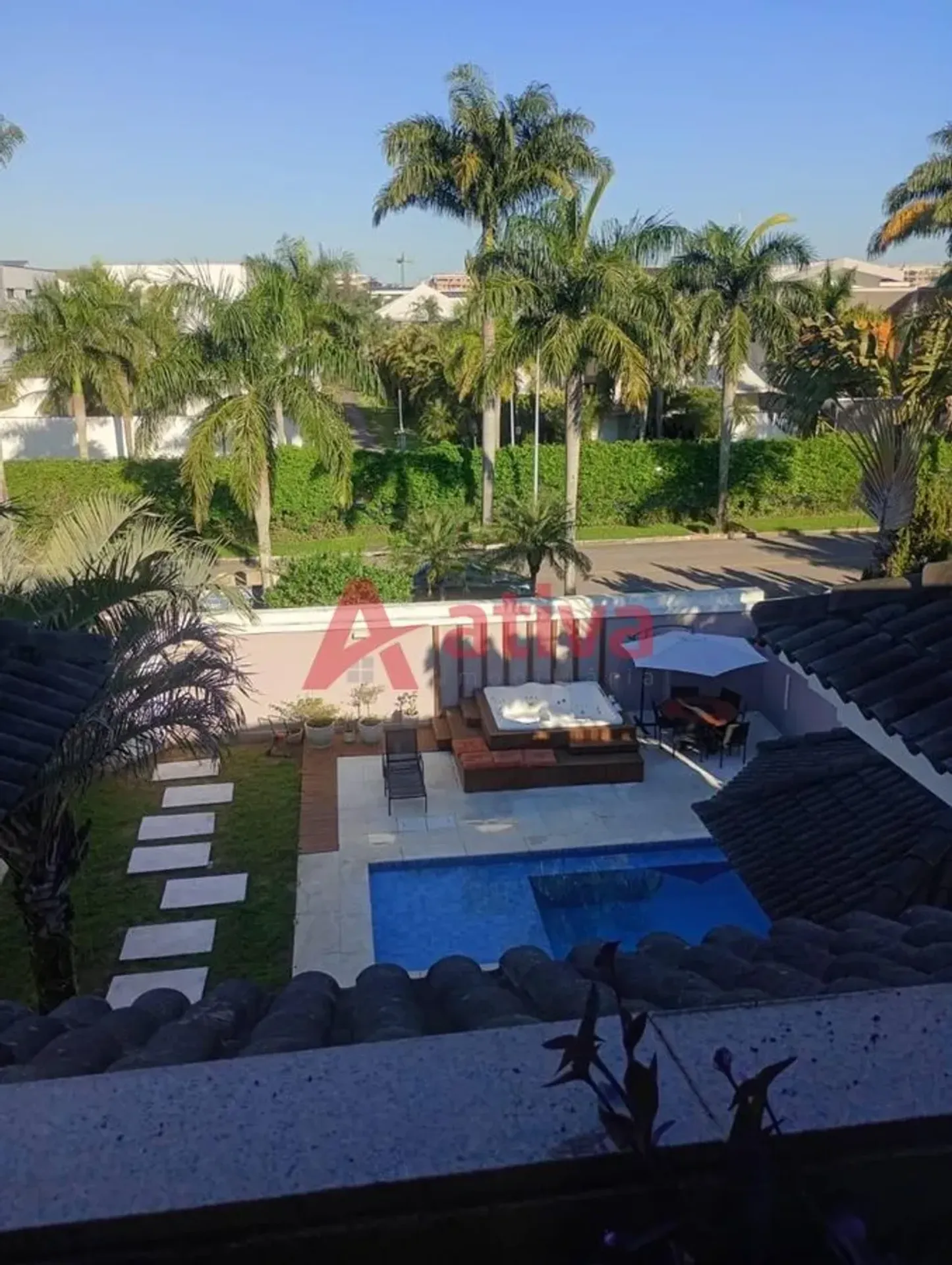 Furnished house with 4 bedrooms and 500 m² — photo 16