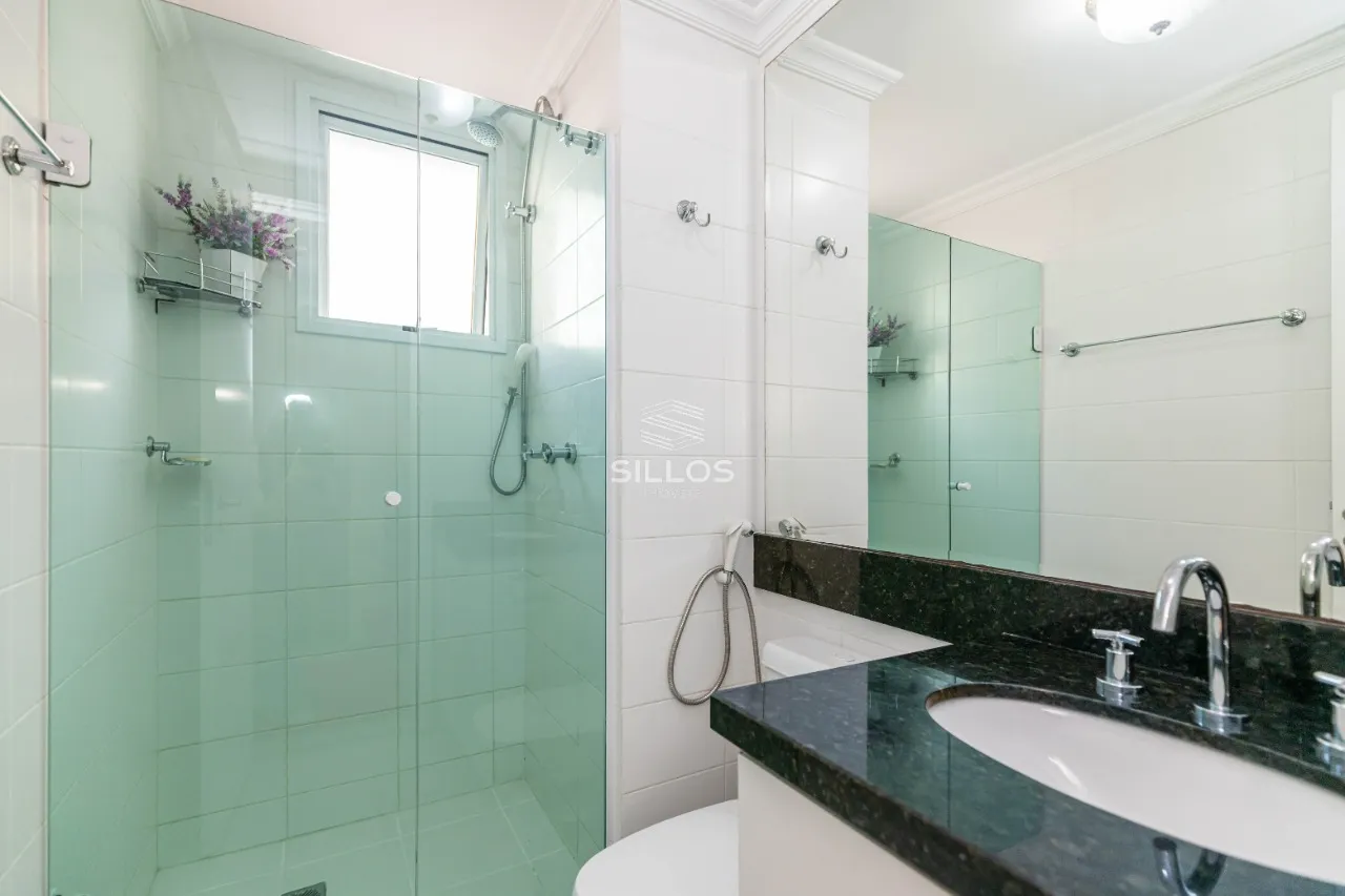 2-bedroom apartment in a building with a gym — photo 13