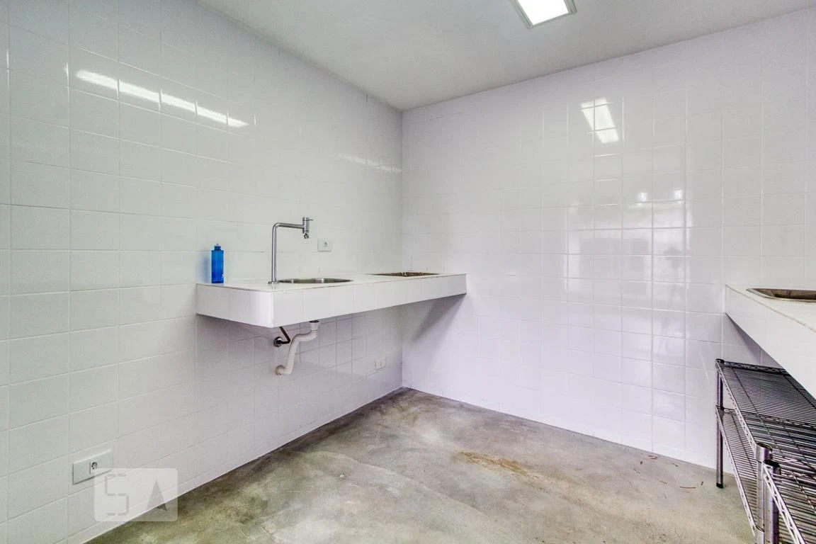 House with 3 bedrooms and 4 bathrooms with a closed kitchen — photo 39