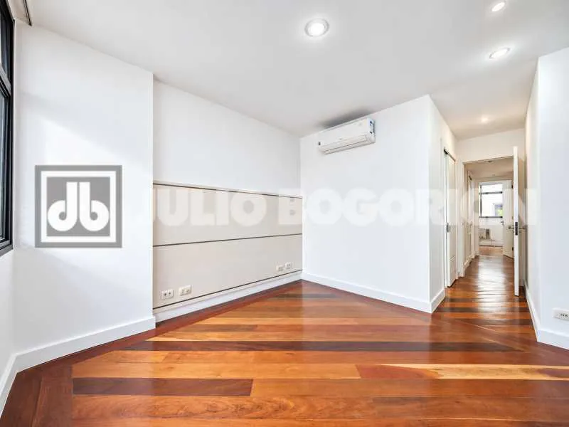 Квартира 125 м² із заскленим балконом та видом на гори — photo 17