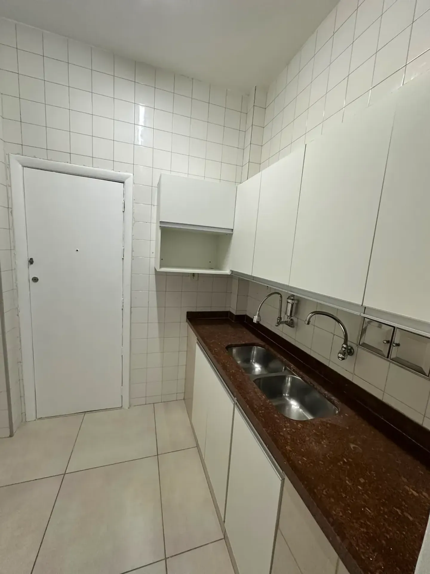 Apartment with 2 bedrooms, 2 bathrooms and balcony — photo 32