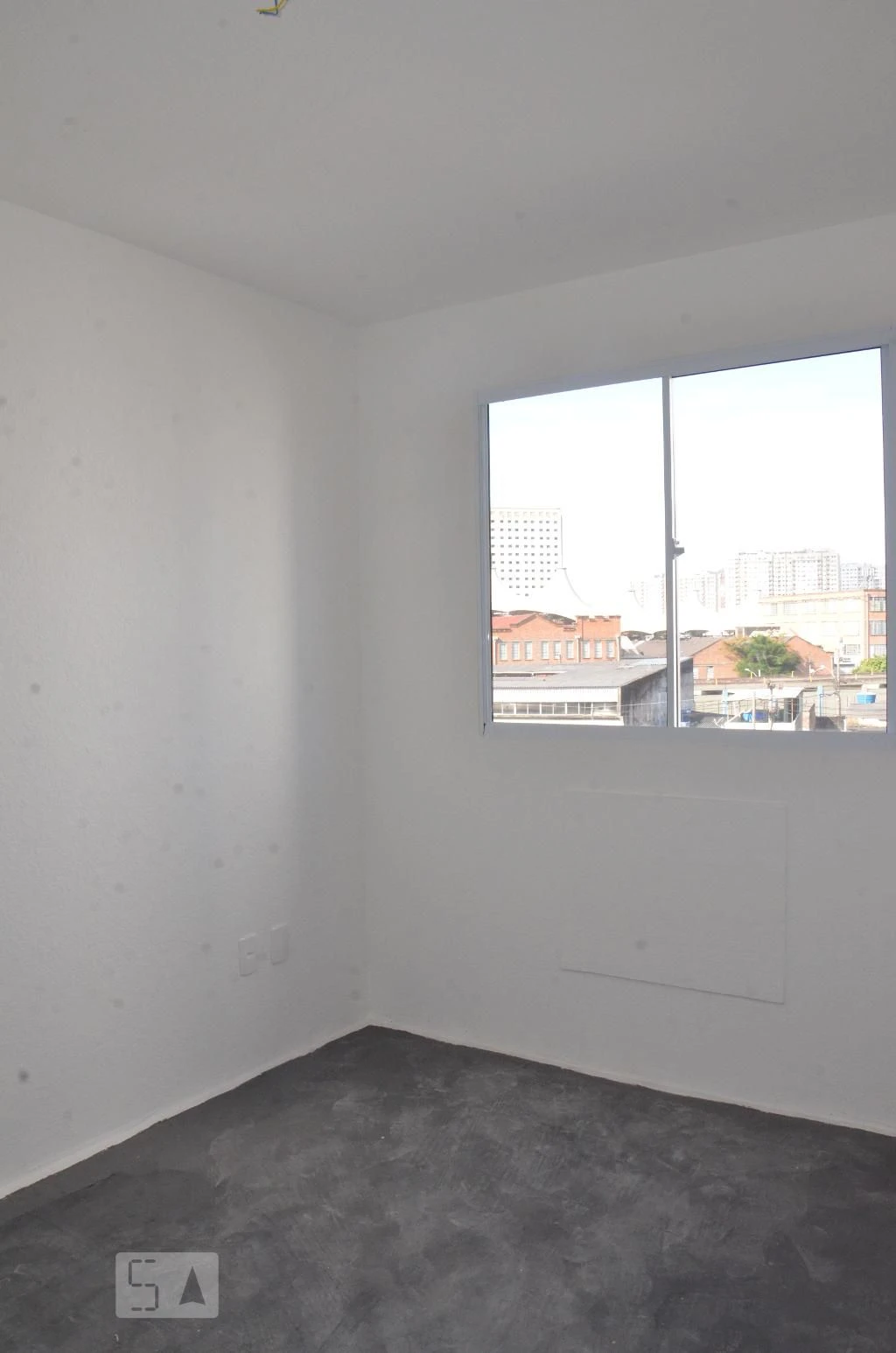 Balcony with a grill in a 2-bedroom apartment, 45 m² — photo 31
