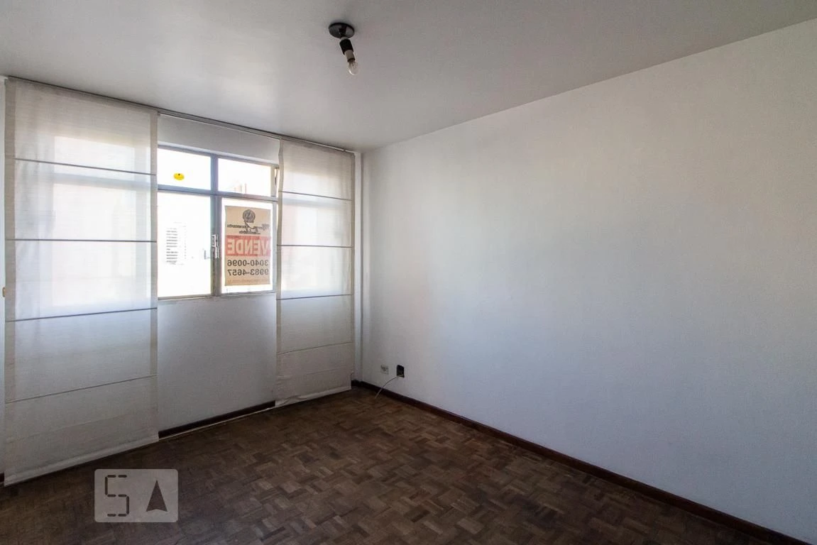 Monoambiente con piso de madera o laminado en Curitiba — photo 4