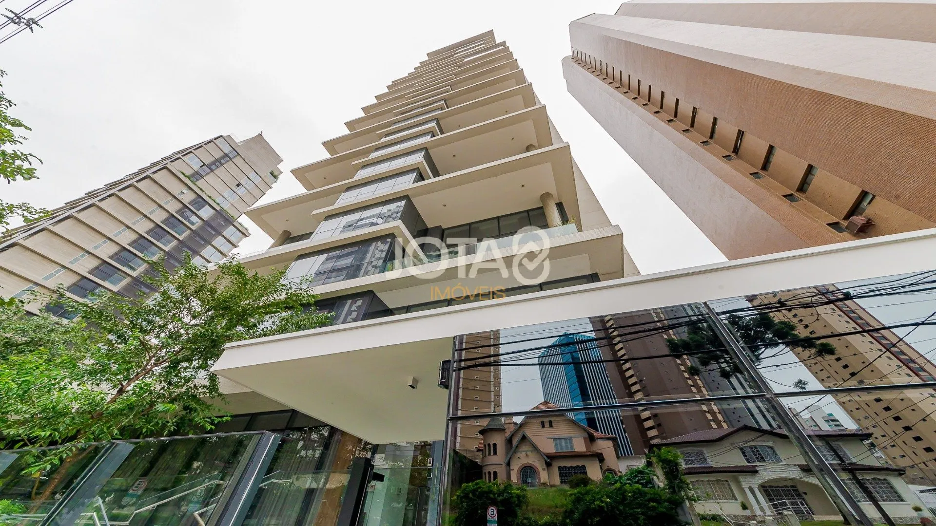 Unfurnished apartment with 3 en-suite bedrooms and balcony — photo 42