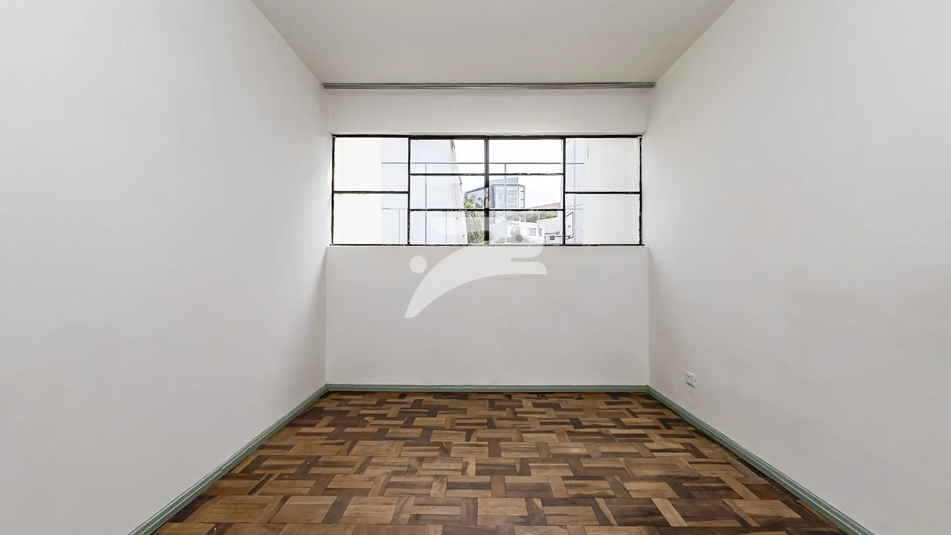 3-bedroom apartment with wood or laminate floors in Curitiba — photo 11