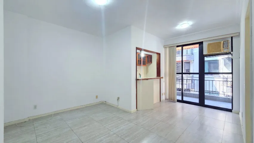 One-bedroom apartment in a building with a gym — photo 6