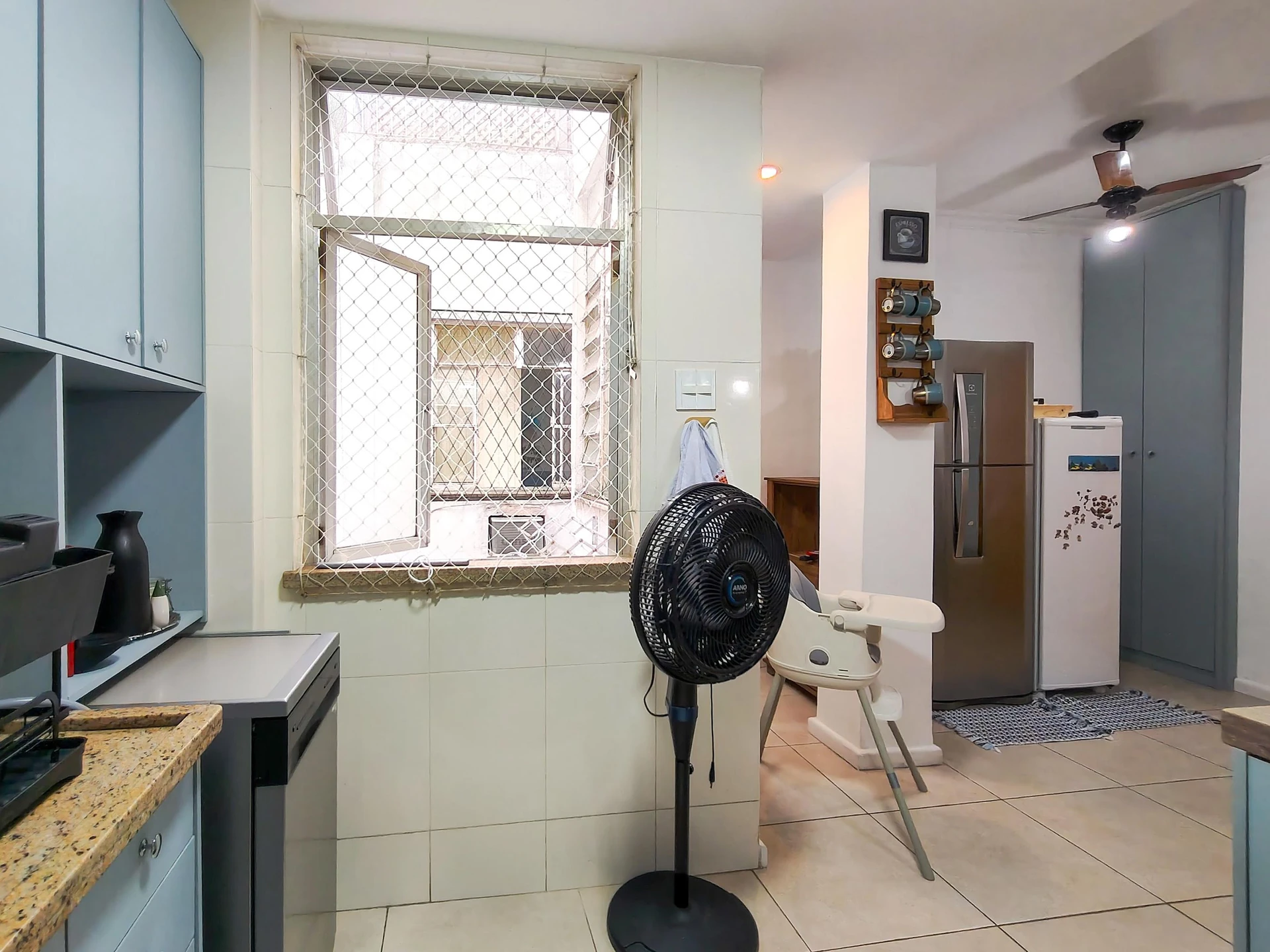 3-bedroom apartment with a mountain view in Rio de Janeiro — photo 19