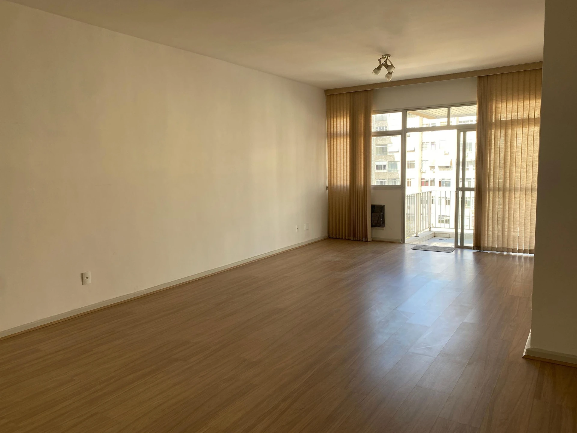 Apartment with 3 bedrooms and built-in wardrobes — photo 35