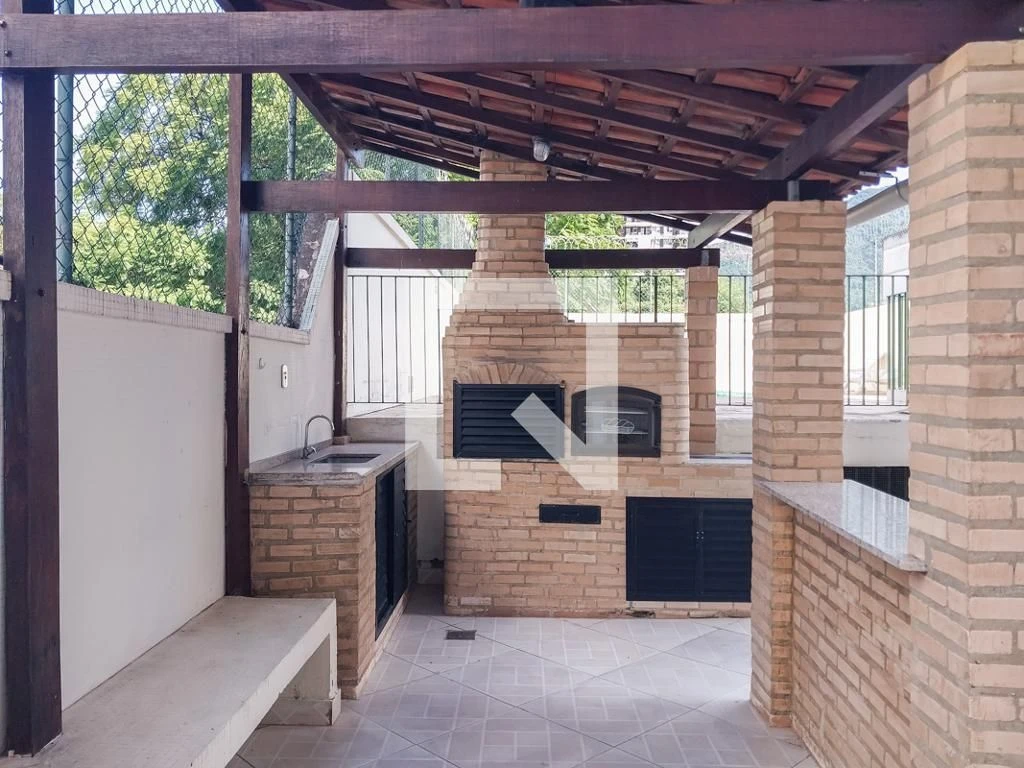 Furnished 3-bedroom apartment with suite and balcony — photo 42