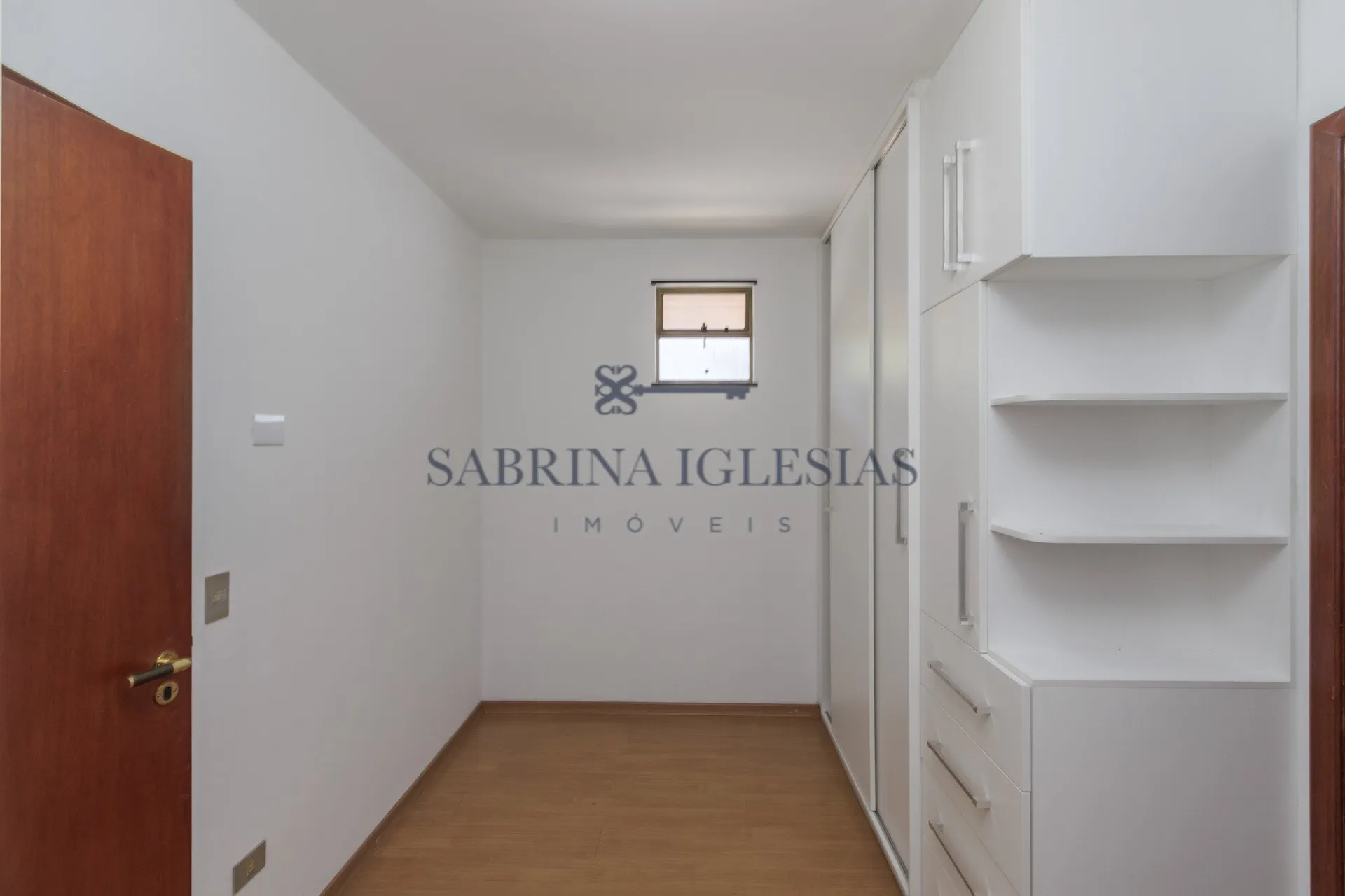 4-bedroom house with a grill on the balcony in Curitiba — photo 52