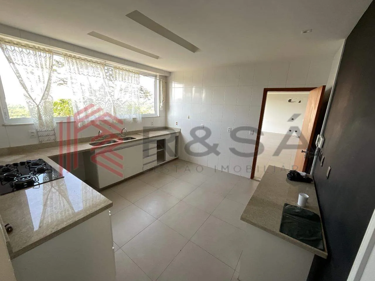 Rental house with 3 bedrooms and a separate kitchen — photo 32