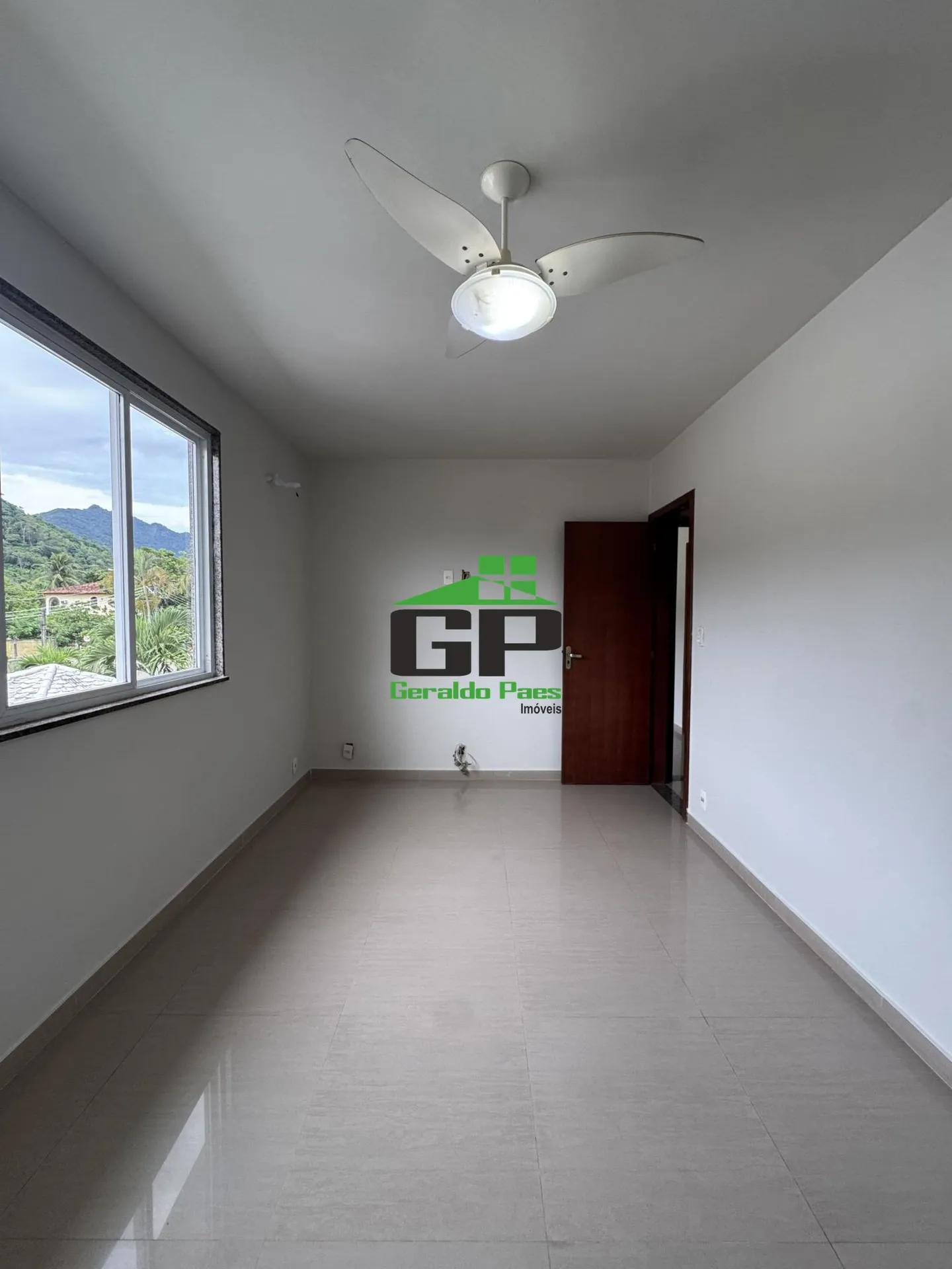 Casa com 5 quartos e 5 banheiros, cozinha fechada — photo 19