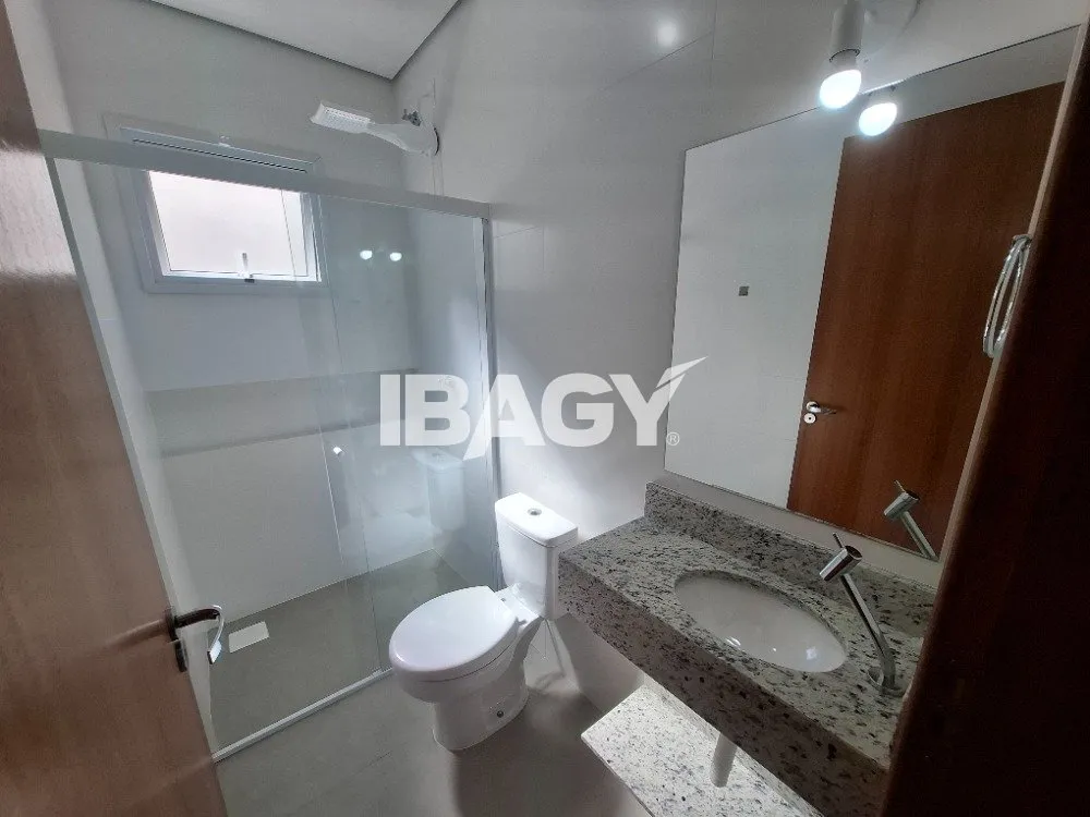 1-bedroom apartment with compact gas kitchenette — photo 6