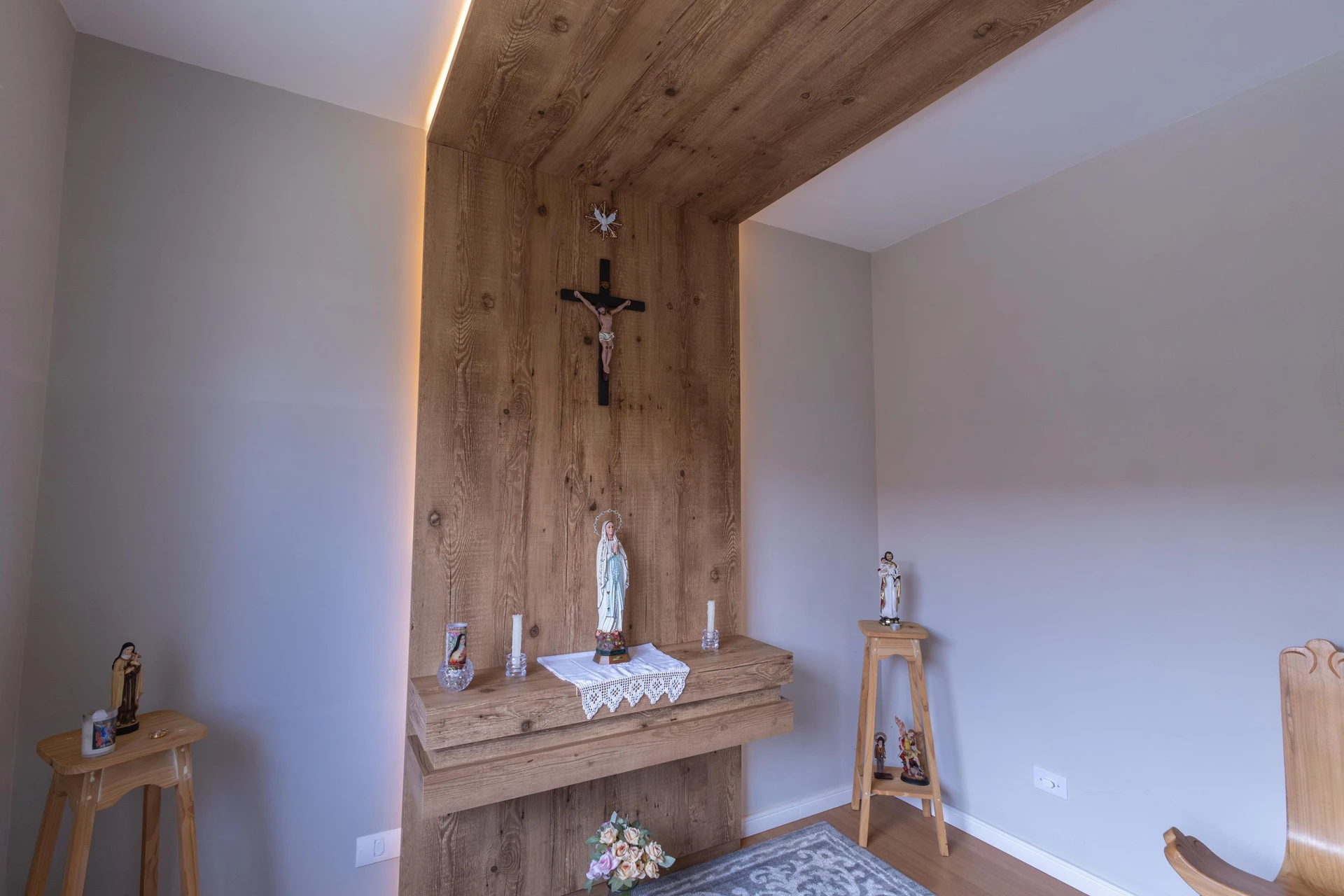 Bathtub in a 3-bedroom house, 180 m² — photo 61