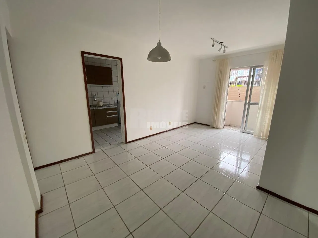 Немебльована квартира з 2 спальнями та 82 м²