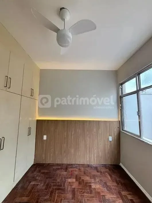 Wood or laminate floors in a 2-bedroom apartment, 70 m² — photo 3