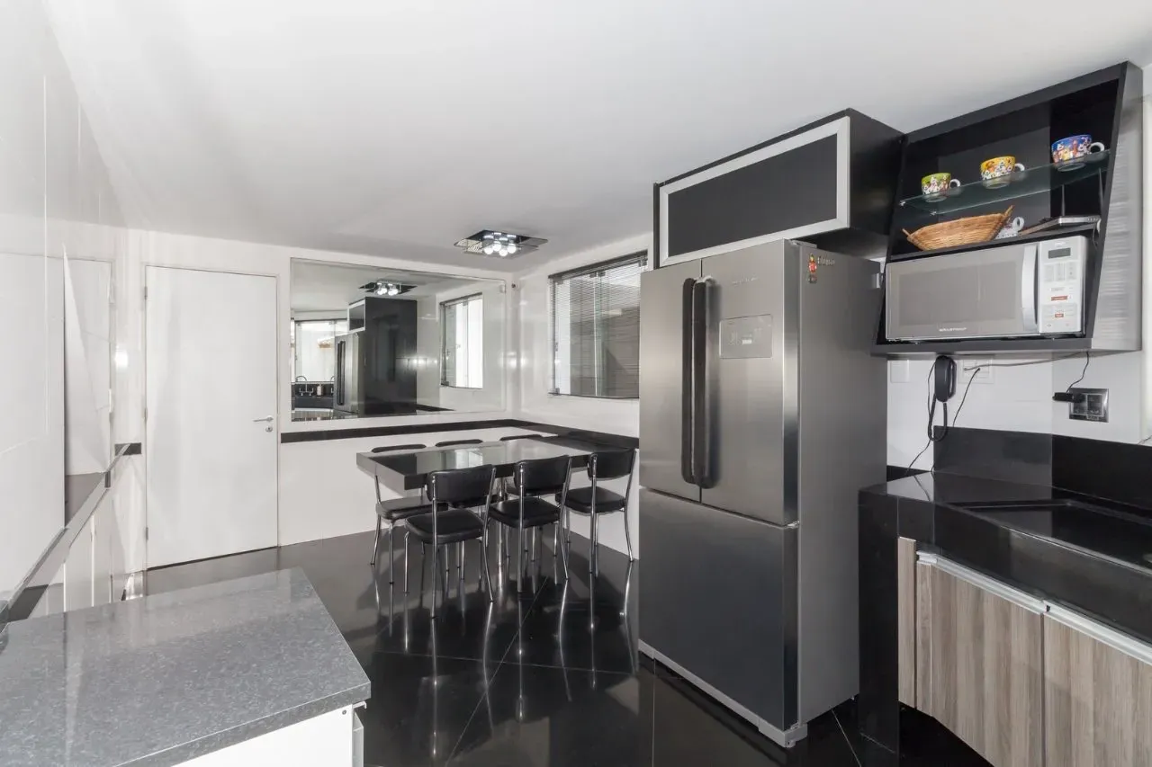 Furnished house with 5 bedrooms and 5 bathrooms — photo 4