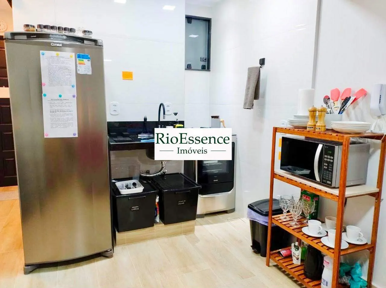 Furnished 1-bedroom apartment with open-plan kitchen — photo 14