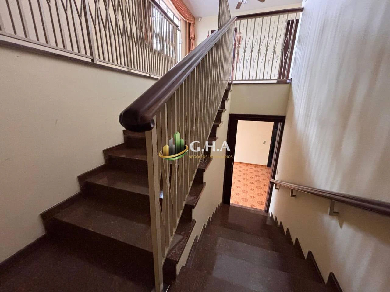 Sobrado com 6 dormitórios e guarda-roupas embutidos — photo 28