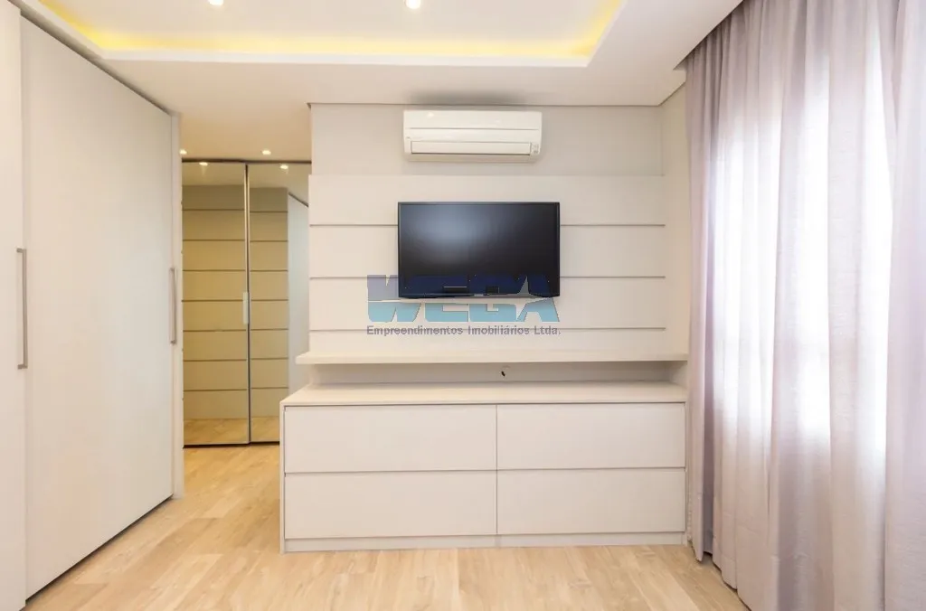 Apartamento com 4 quartos e varanda de vidro fechada — photo 24